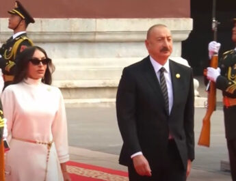Prezident xanımı ilə Pekində parada qatıldı 