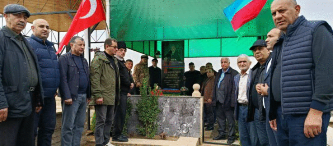 AVMVİB kollektivi Xaqani Ədəboğlunun məzarını ziyarət etdi