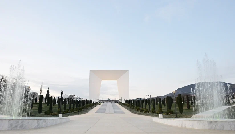 İlham Əliyev Xankəndidə Zəfər parkının açılışında iştirak edib