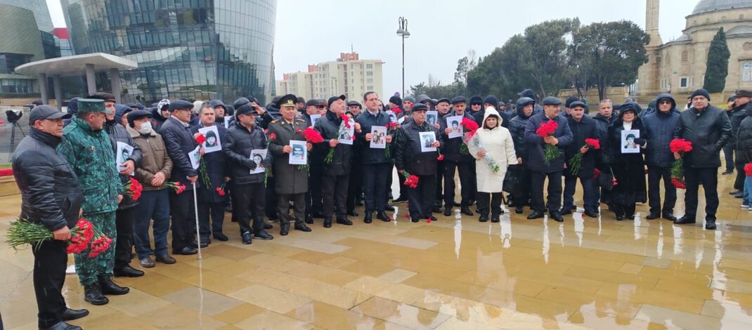 AVMVİB kollektivi 20 yanvar şəhidlərini ziyarət edib