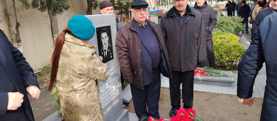 AVMVİB rəhbərliyi Milli Qəhrəman Mübariz İbrahimovun məzarını ziyarət edib
