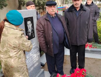 AVMVİB rəhbərliyi Milli Qəhrəman Mübariz İbrahimovun məzarını ziyarət edib