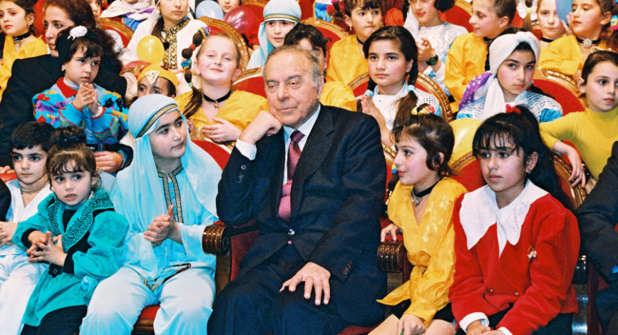 AVMVİB-dən Uşaqların Beynəlxalq Müdafiəsi Günü münasibətilə təbrik