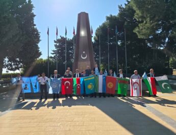 Bakının Qurtuluş Günü ilə əlaqədar Şəhidlər xiyabanı ziyarət olunub
