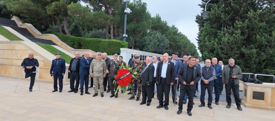 AVMVİB kollektivi Şəhidlər xiyabanını ziyarət edib