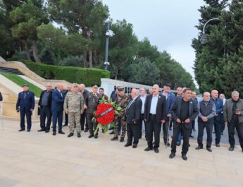 AVMVİB kollektivi Şəhidlər xiyabanını ziyarət edib